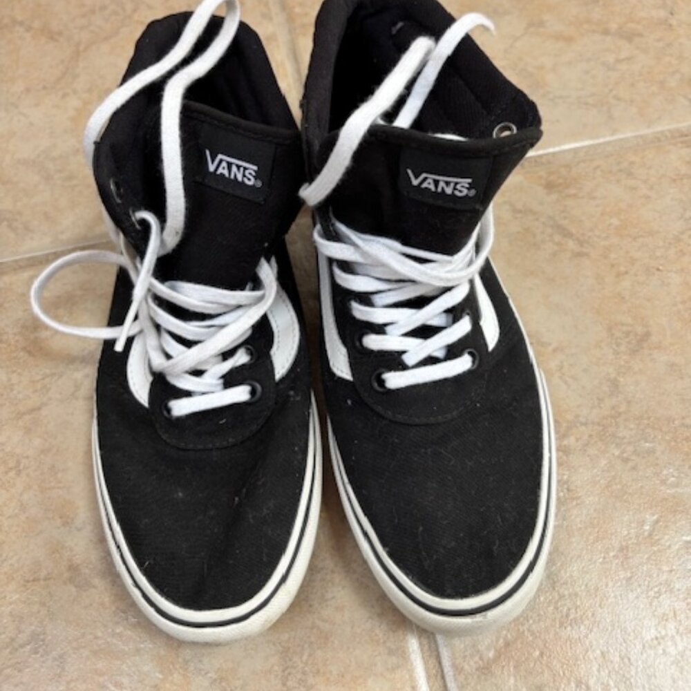 Women's Vans "off the wall" High Top Sneakers